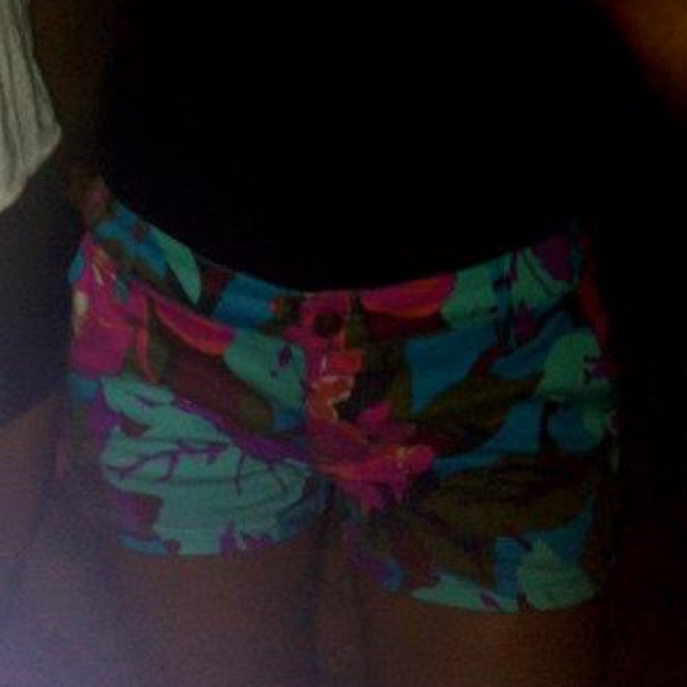 Roxy Tropical Floral Shorts - Picture 7 of 7